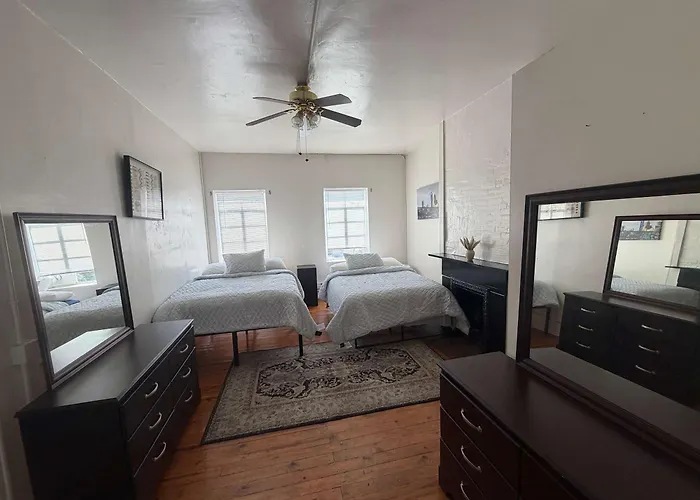 Budget 2br Crash Pad - East Carson St And Parking Pittsburgh