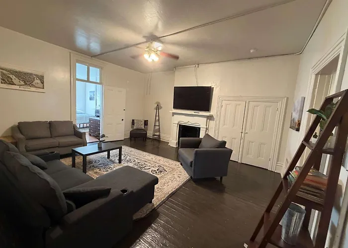 Budget 2br Crash Pad - East Carson St And Parking Apartment Pittsburgh